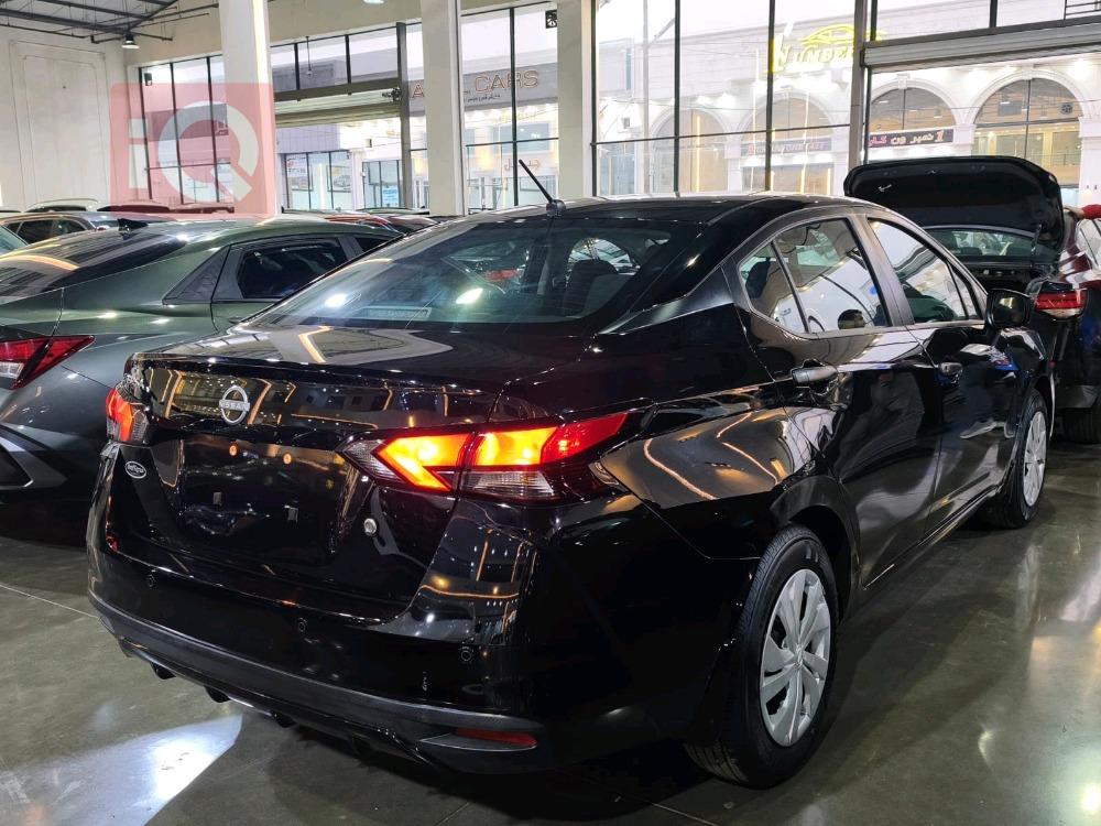 نيسان فيرسا